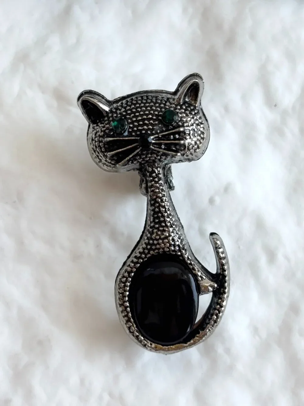 Cat | Kitty | Kitten Silver Toned Textured 3D Faux Black Onyx Brooch Pin